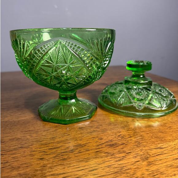 Vintage Avocado Green Covered Candy Dish. - Picture 2 of 4